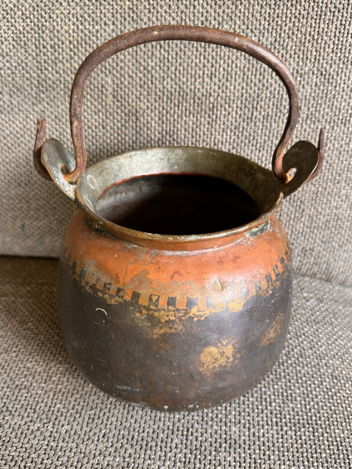Antieke Koperen Pot met IJzeren Hengsel en Geometrische Band, Ophalen of Verzenden, Koper