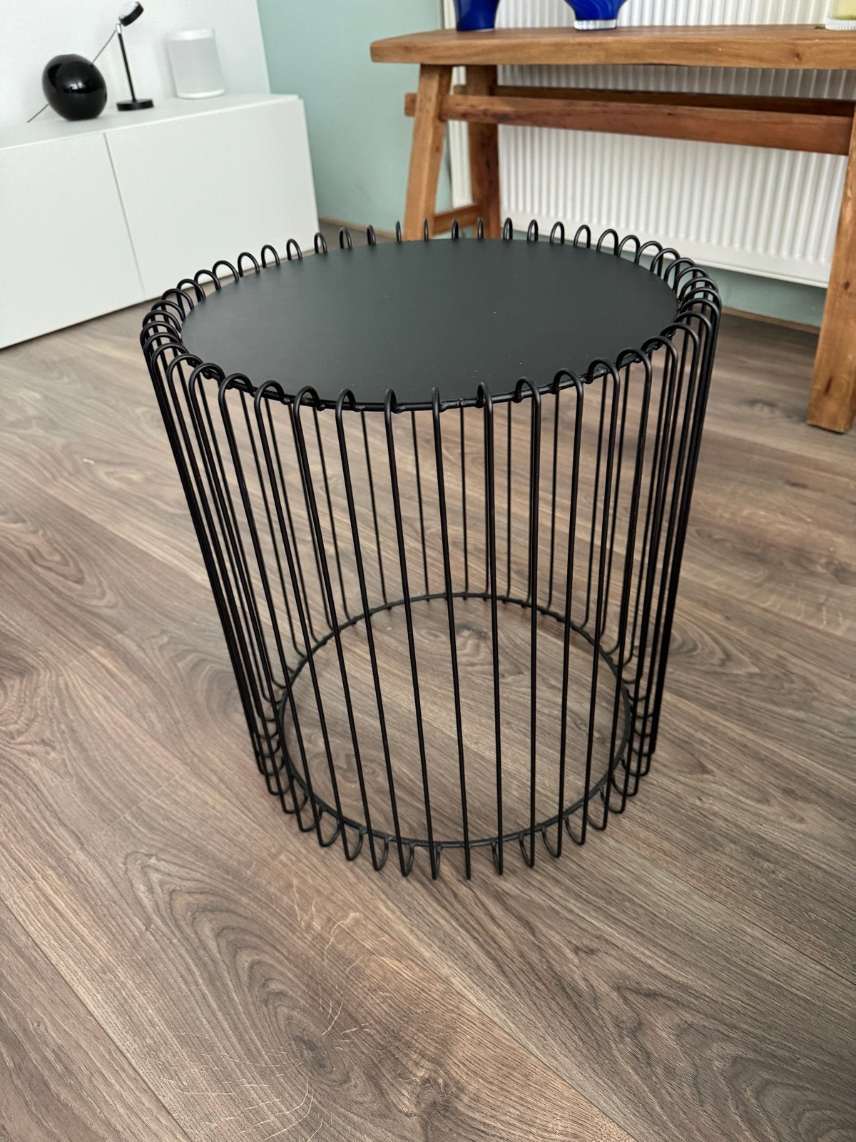 Zwarte metalen bijzettafel - Modern en stijlvol, Ophalen, Minder dan 45 cm, Minder dan 55 cm, Metaal of Aluminium