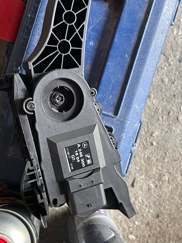 Gaspedaal Mercedes A B CLA GLA Klasse A2463001604, Ophalen