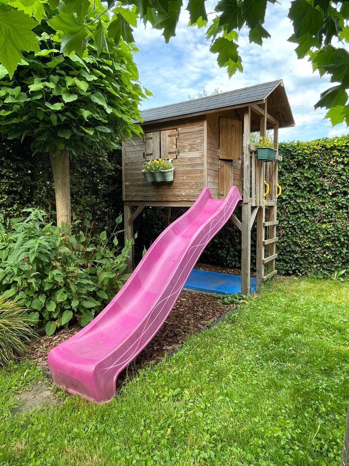 Houten speelhuis met glijbaan en zandbak, Ophalen, Zo goed als nieuw, Zandbak