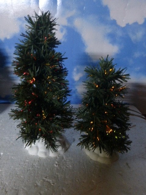 2 x lemax shimmering spruce bomen kerstdorp scenery kerst, Ophalen of Verzenden, Zo goed als nieuw