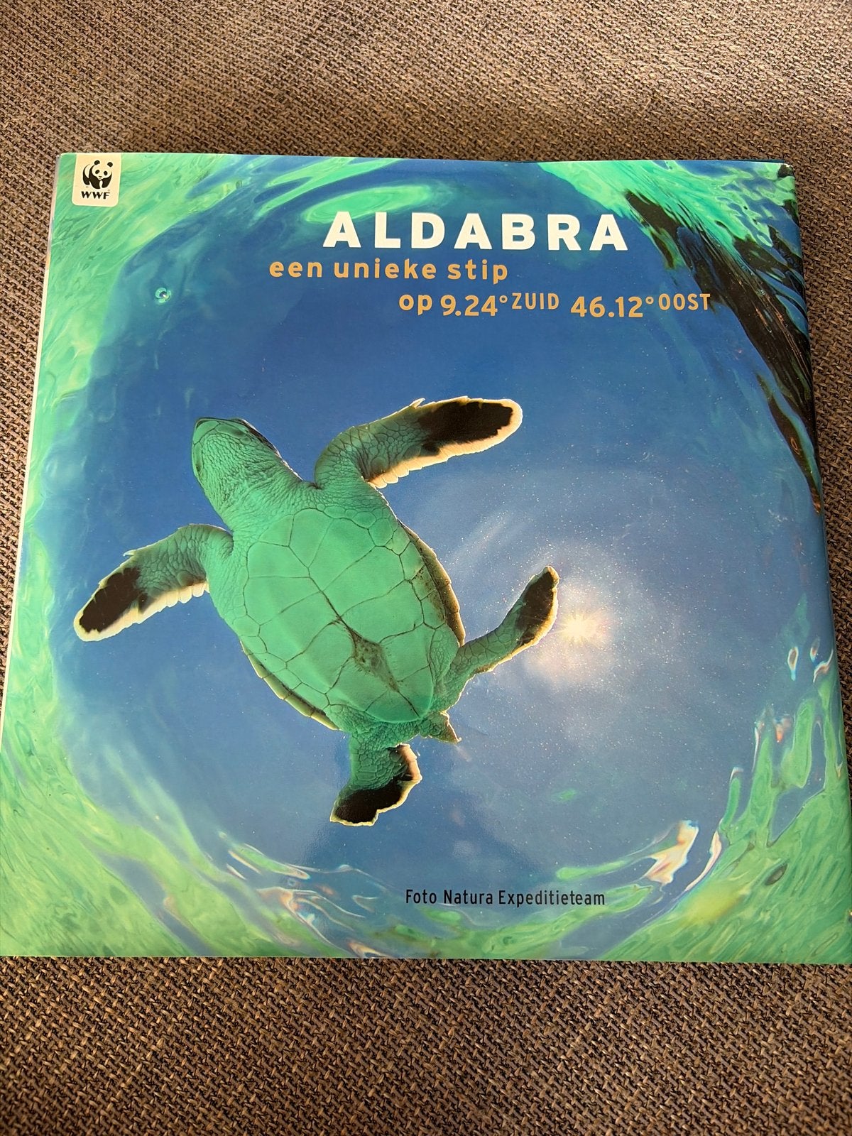 Aldabra: Een unieke stip - WWF fotoboek met DVD, Ophalen of Verzenden, Zo goed als nieuw, Natuur algemeen