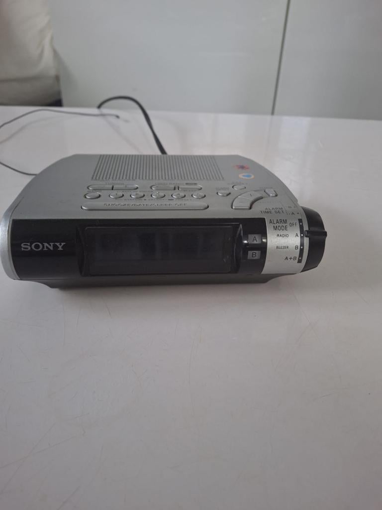 Sony Wekker Radio - Compact en Functioneel, Ophalen of Verzenden, Zo goed als nieuw, Overige typen