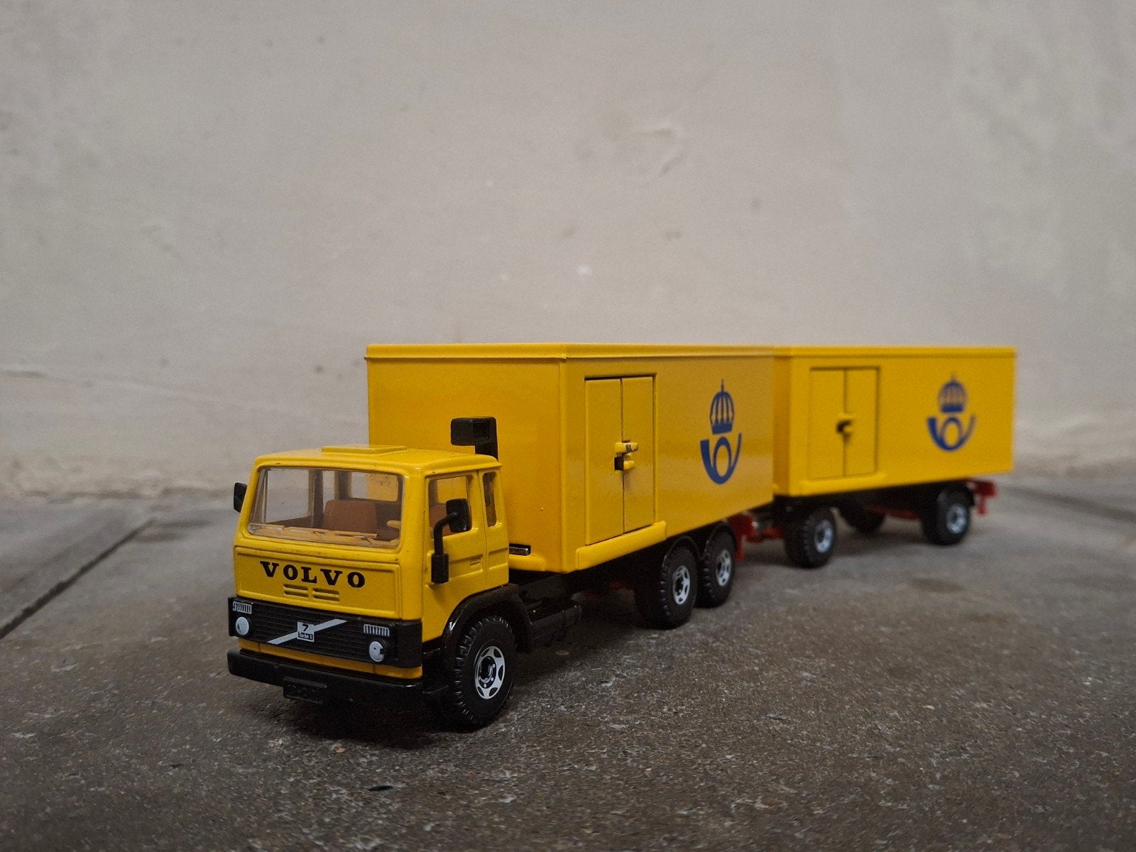 Siku Volvo F7 NIEUWSTAAT, Ophalen of Verzenden, Zo goed als nieuw, Bus of Vrachtwagen, SIKU