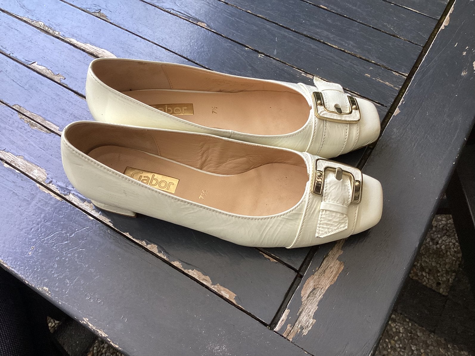 Gabor schoenen., Schoenen met lage hakken, Wit, Ophalen of Verzenden, Zo goed als nieuw