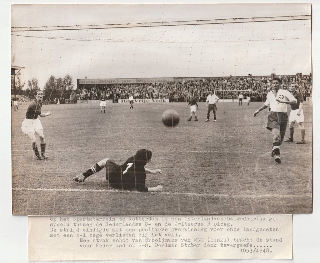 Elftal Nederland B tegen Zwitserland B Sparta veld jaren '50, Gebruikt, Verzenden, Overige typen, X