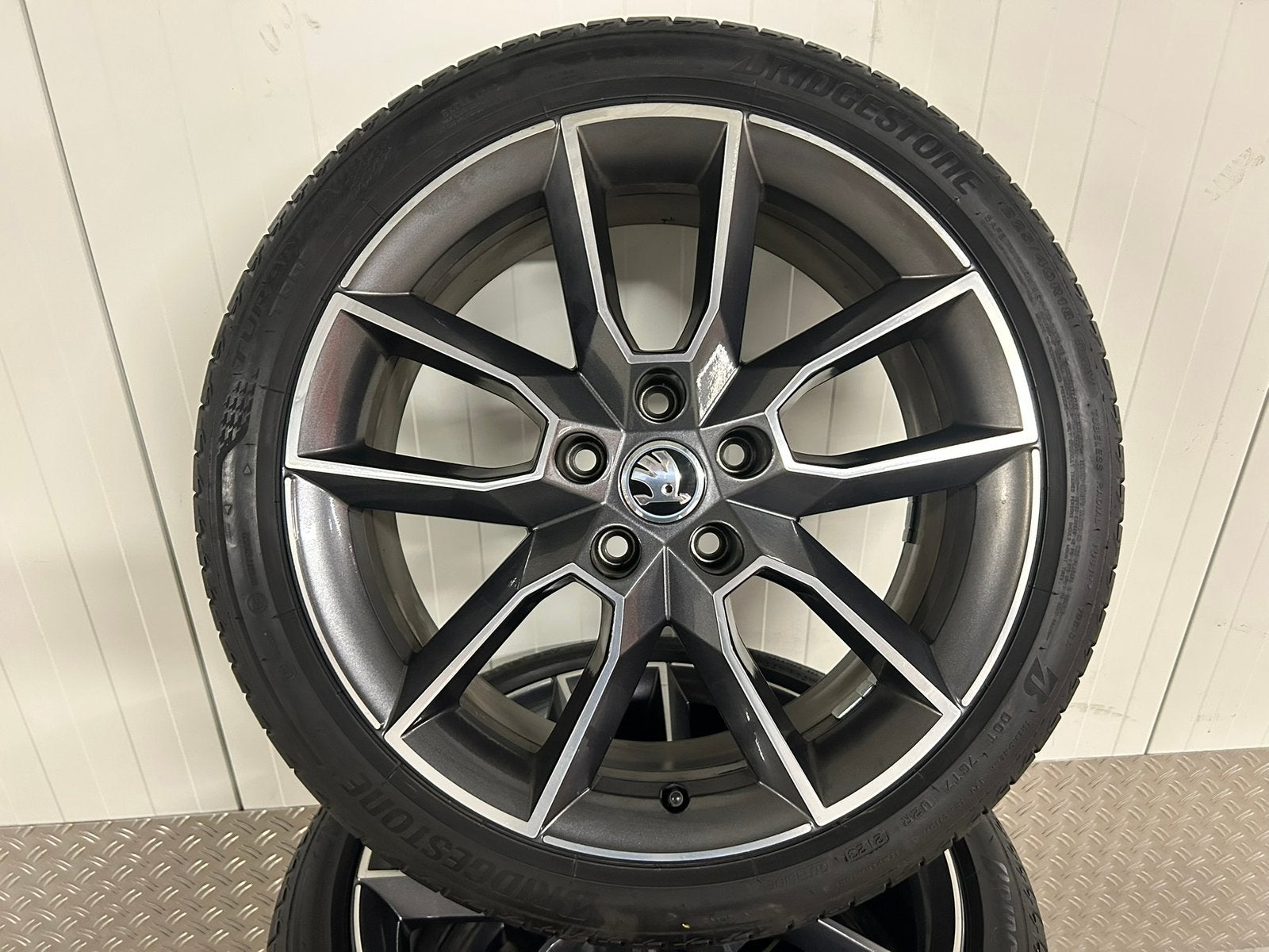Originele Skoda Octavia VRS Gemini 18 inch Bridgestone 2023, Ophalen, 18 inch, Gebruikt, Banden en Velgen