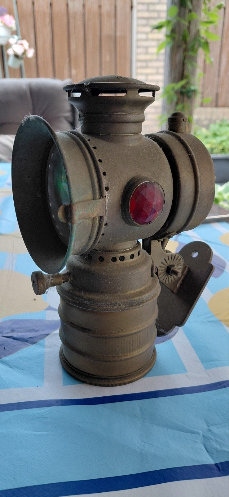 Antieke koperen olielamp met rode en groene lens, Antiek en Kunst, Antiek | Lampen, Ophalen of Verzenden