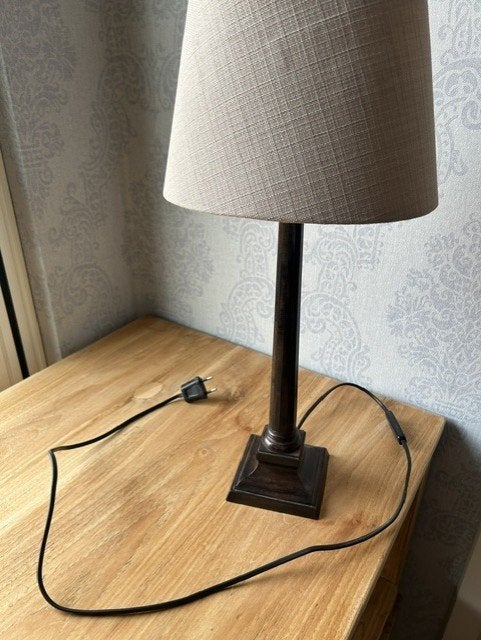 prachtig lampje met kapje in beige, Met schakelaar, E27 (groot), Zo goed als nieuw, Modern