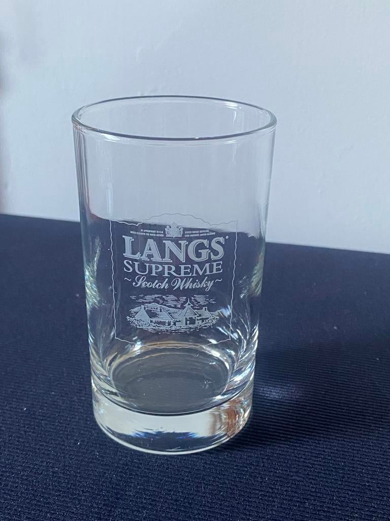 Glas van Lang's Supreme Scotch whisky. Hoogte 11 cm., Ophalen of Verzenden, Zo goed als nieuw, Borrel- of Shotglas