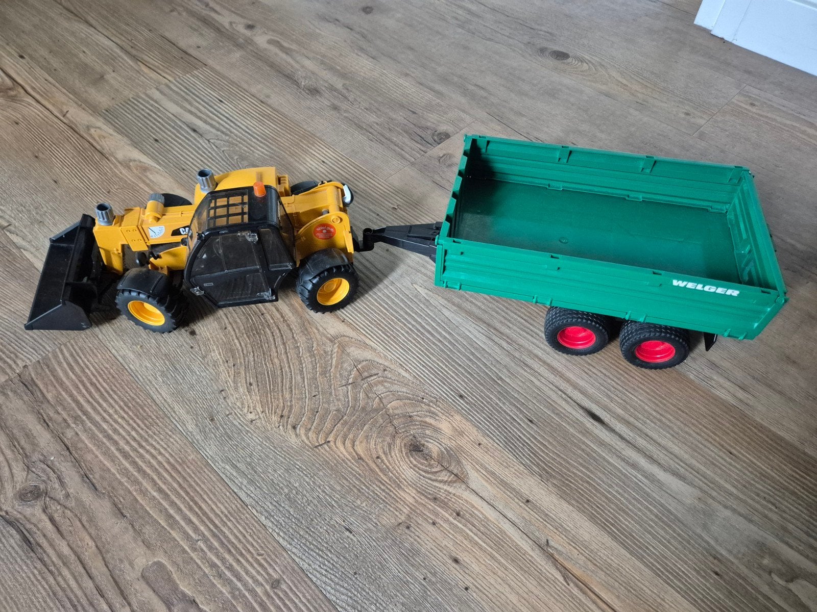 Bruder Caterpillar shovel met Welger aanhanger, Ophalen of Verzenden, Gebruikt