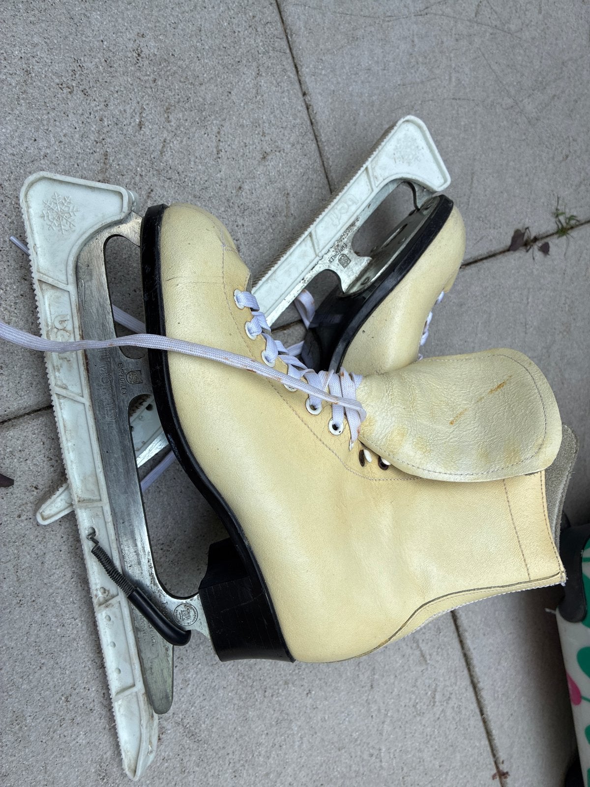Vintage Kunstschaatsen Maat 38 - Crèmekleurig, Sport en Fitness, Schaatsen, Ophalen, Gebruikt, Kunstschaatsen, Overige merken