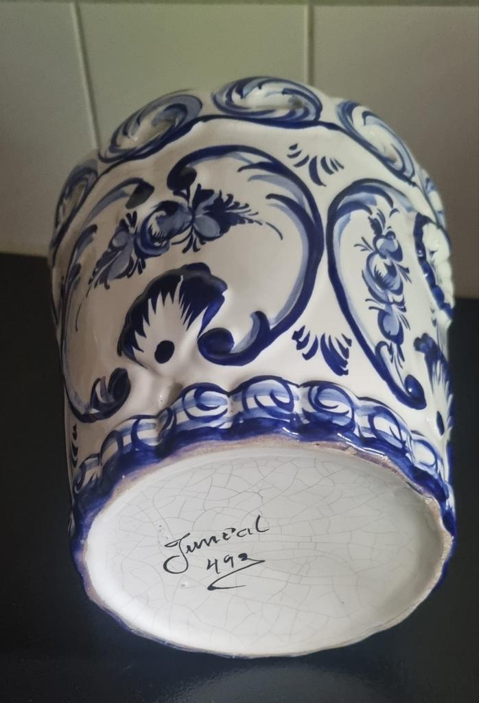 Set van 2 Portugese Alcobaça aardewerk bloempotten met schot, Ophalen