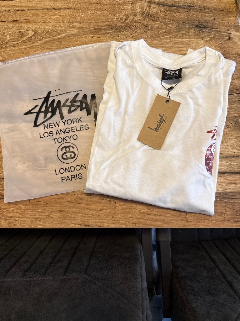 Stüssy kiss ball shirt, Maat 52/54 (L), Verzenden, Wit, Stussy