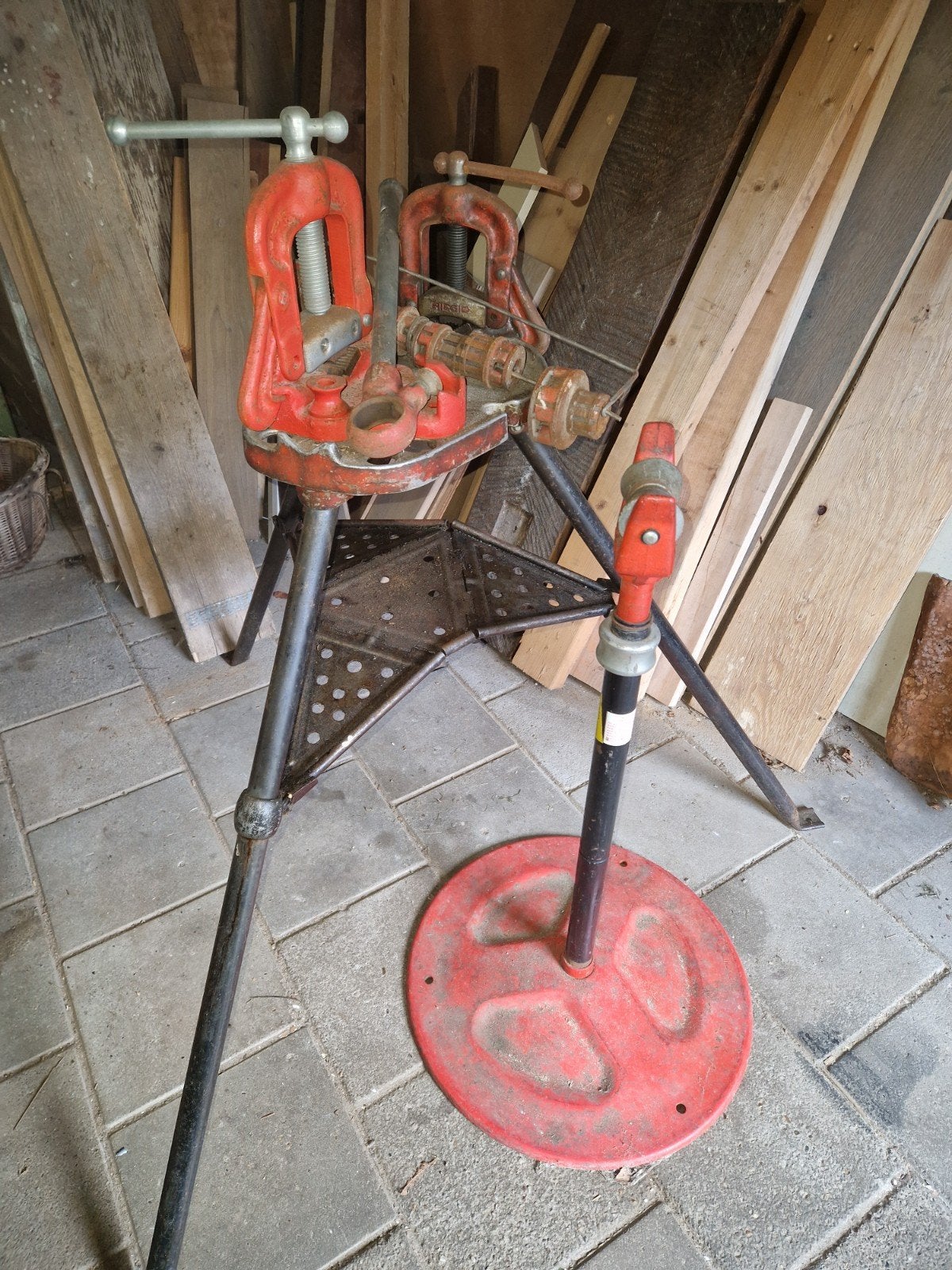 Ridgid gereedschap: bankschroef en pijpsteun, Doe-het-zelf en Verbouw, Ophalen of Verzenden, Gebruikt, Bankschroef, Ridgid