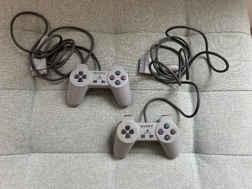 2x Originele Sony PlayStation 1 Controller SCPH-1080, Spelcomputers en Games, Spelcomputers | Sony PlayStation 1, Ophalen of Verzenden