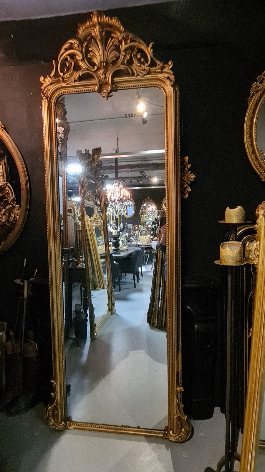 Antieke Louis Philippe spiegel met sierlijke kroon..., Ophalen of Verzenden, Rechthoekig, Minder dan 50 cm