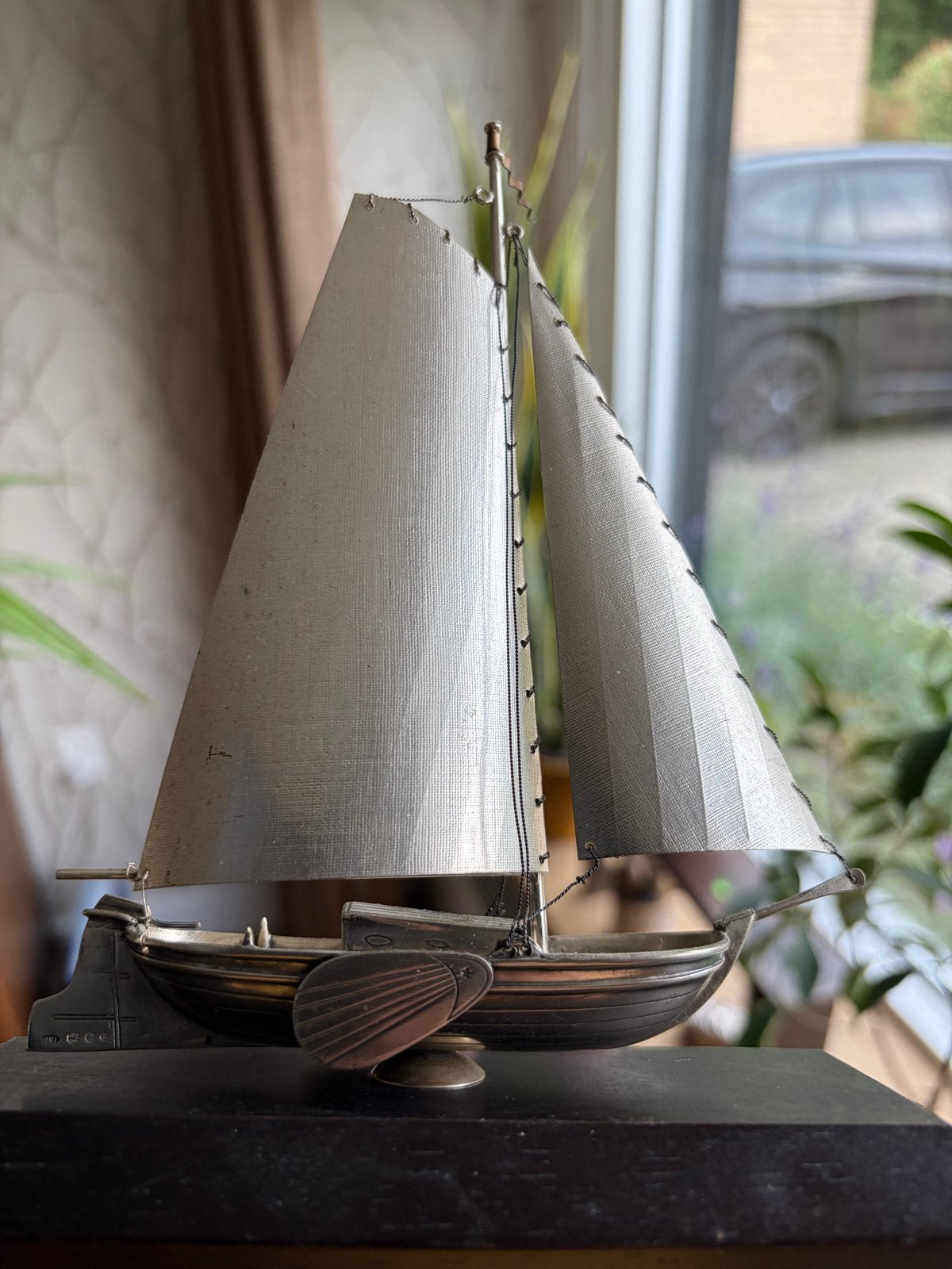 Zilveren miniatuur zeilboot H. Hooikaas 1986 2e gehalte, Verzenden, Zilver