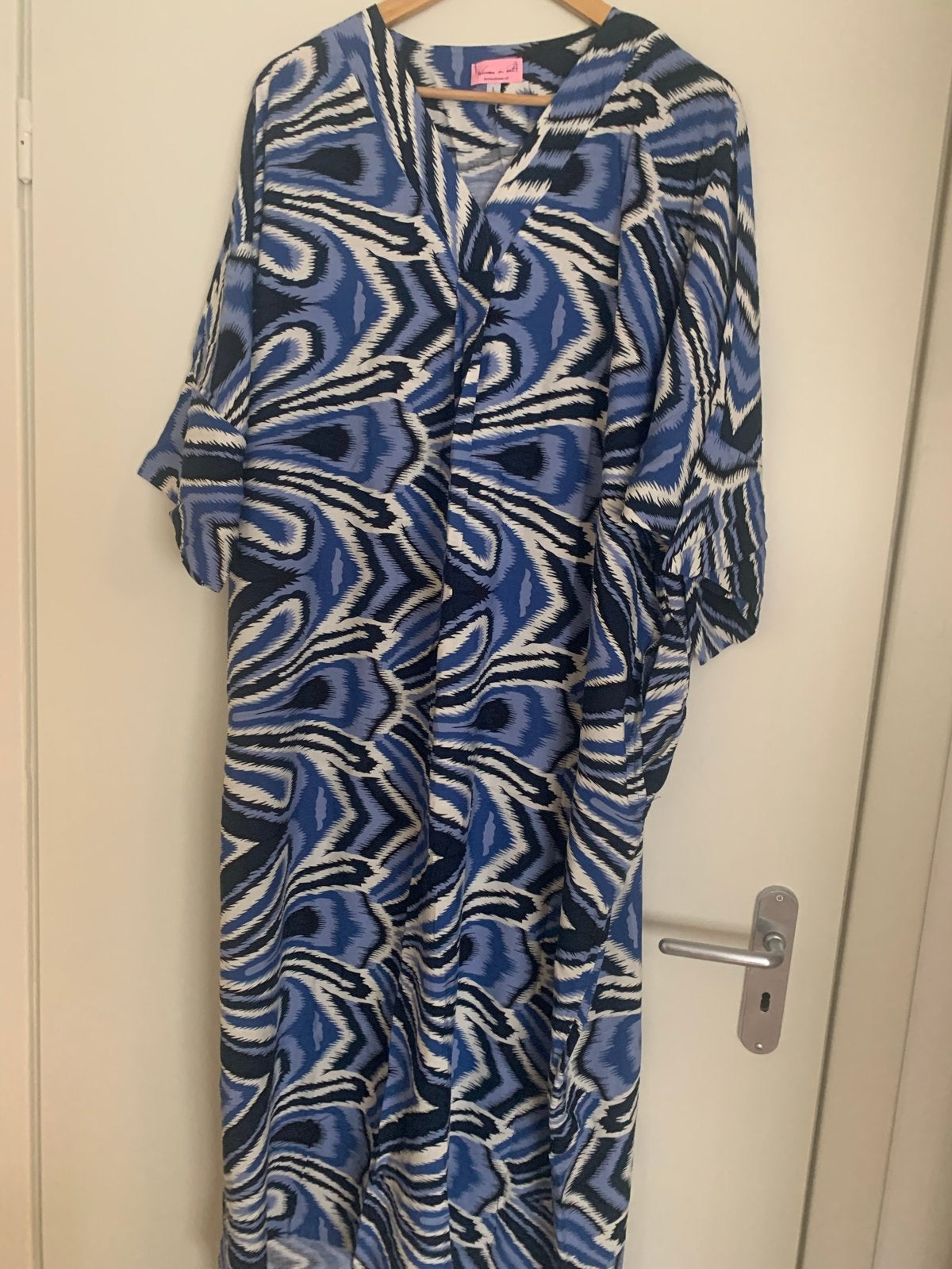 Woman in est Kaftan Jurk Blauw/Wit/Zwart Maat L, Blauw, Maat 42/44 (L), Nieuw, Ophalen of Verzenden