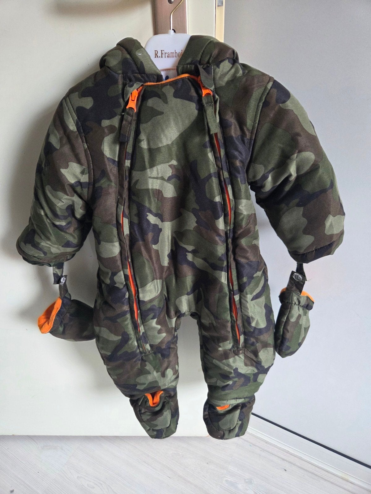 Vine camouflage skipak 9-12M met wantjes en slofjes, Ophalen, Gebruikt, Vine, Jongetje of Meisje