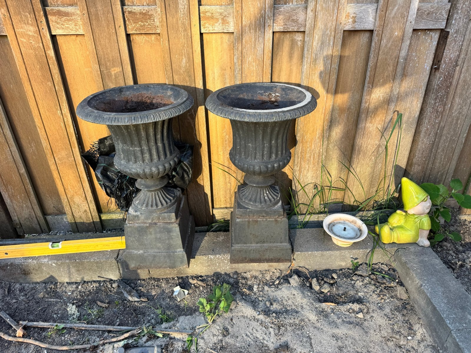 Set van 2 gietijzeren plantenbakken 66 cm hoog, Ophalen, Gebruikt, Minder dan 60 cm, Metaal