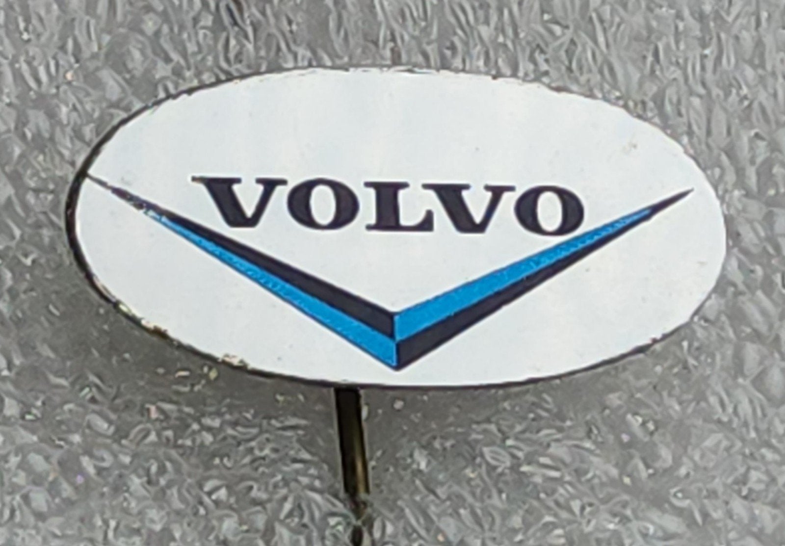 Vintage Volvo Speldje - Klassiek Auto Logo, Verzamelen, Ophalen of Verzenden, Gebruikt, Merk, Speldje of Pin
