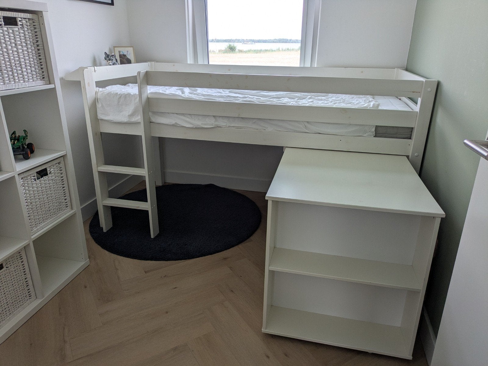 Witte halfhoogslaper met bureau en opbergruimte, Ophalen, 90 cm, Eenpersoons, Minder dan 160 cm