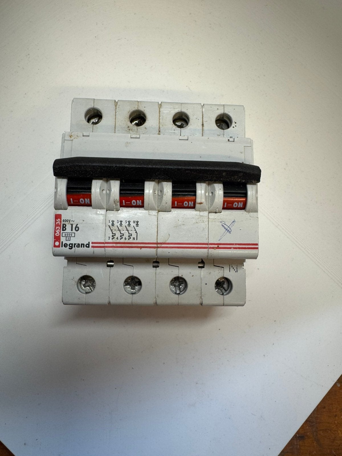 Legrand B16 krachtgroep automaat 4-polig – €12, Ophalen of Verzenden, Gebruikt, Installatieautomaat