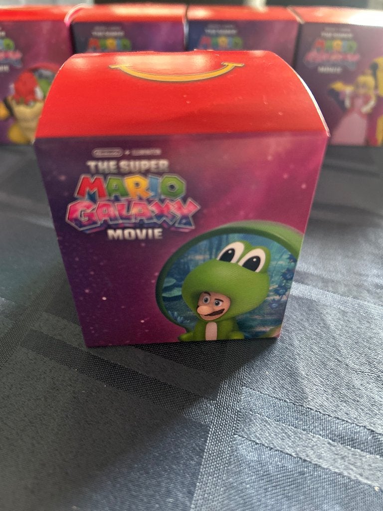 Super Mario Galaxy movie mc donalds Luigi Kikker nieuw, Verzamelen, Smurfen, Ophalen of Verzenden, Nieuw, Verschillende Smurfen