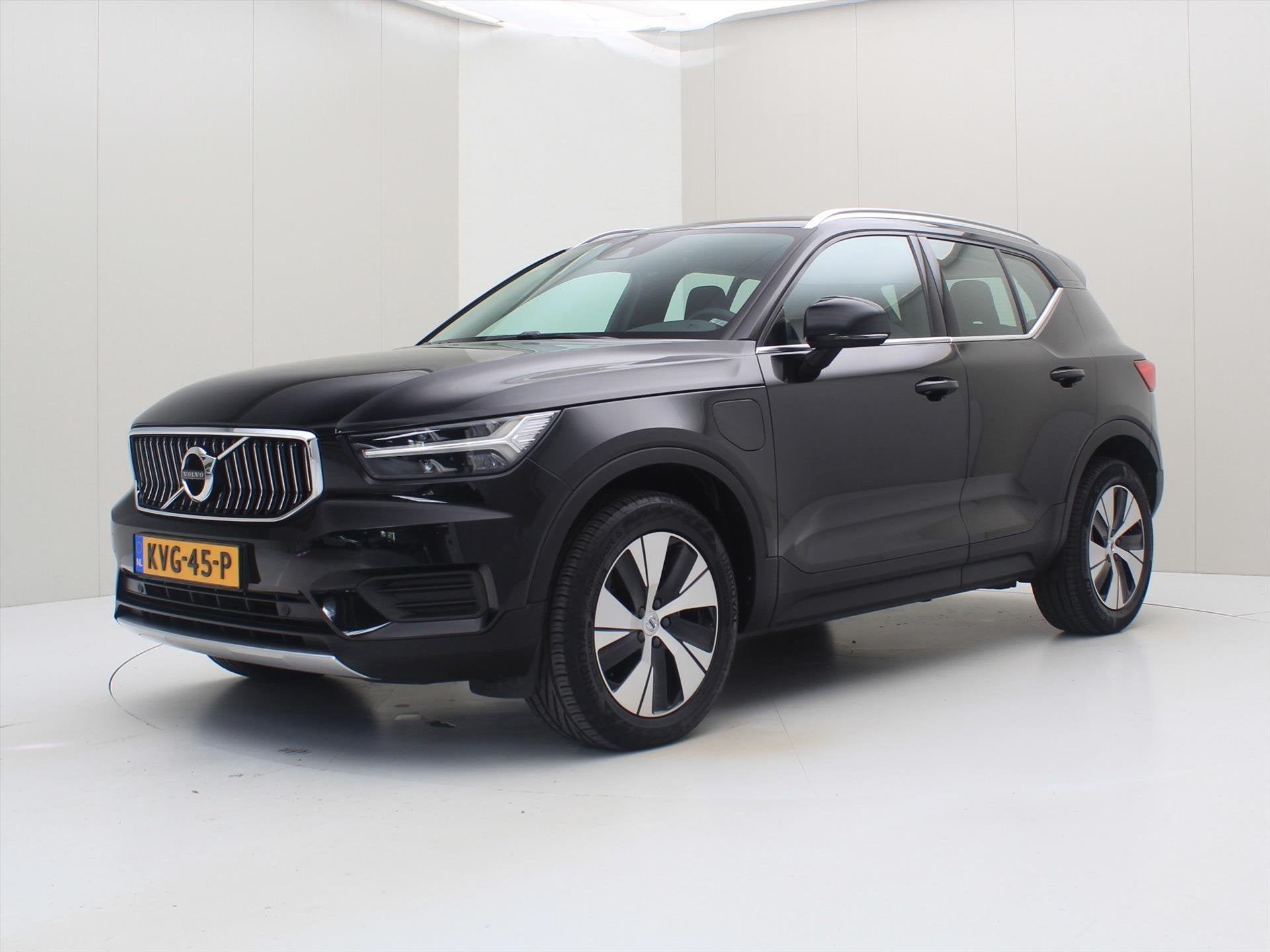 Volvo Xc40 T4 Twin Engine 211pk Geartronic Inscription Expre, Auto's, Dealer onderhouden, Stof, 1712 kg, Zwart