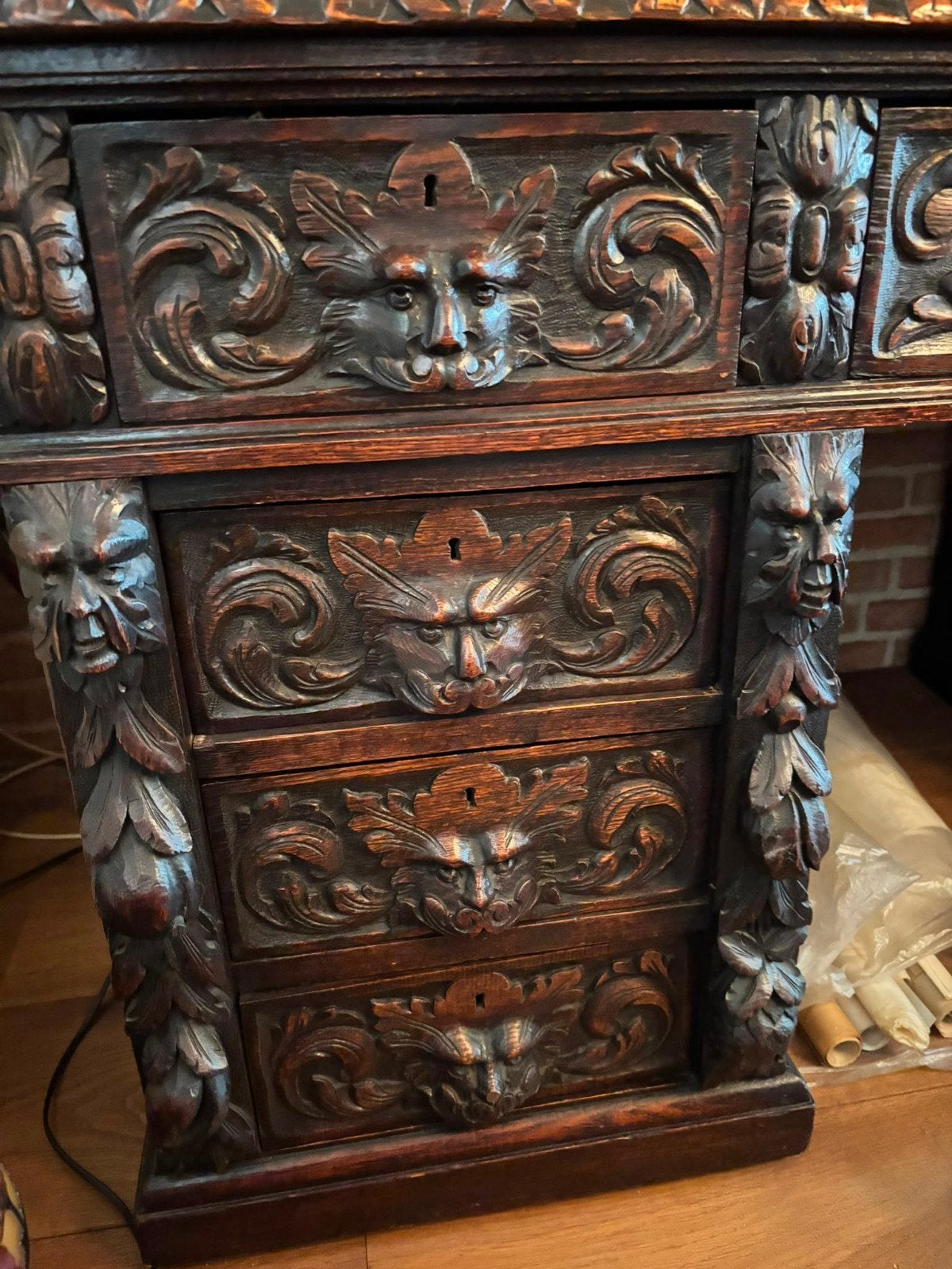 Antiek Eiken Bureau met Gedetailleerd Snijwerk, Ophalen of Verzenden