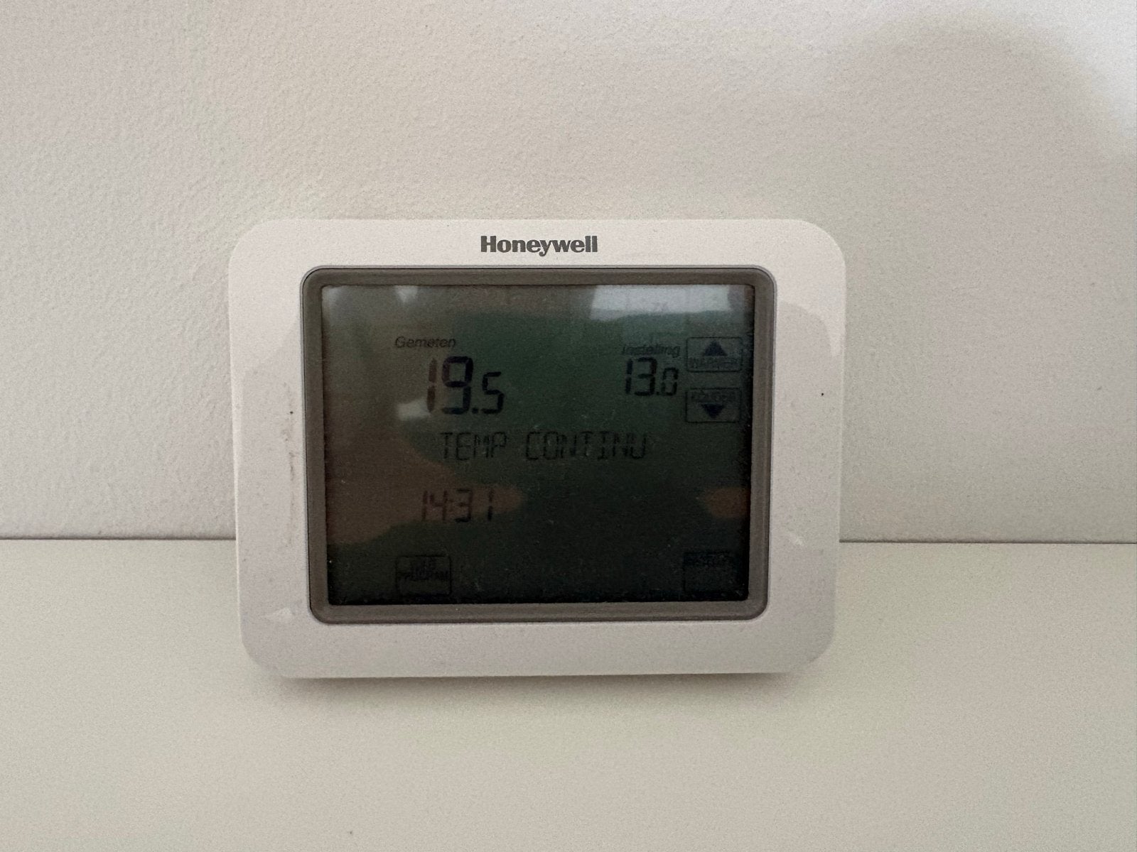 Honeywell Chronotherm Touch Aan/Uit Klokthermostaat 24V, Doe-het-zelf en Verbouw, Ophalen, Gebruikt