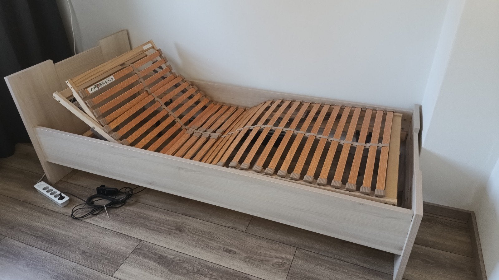 Eenpersoonsbed (210x90) met verstelbare lattenbodem, Ophalen, 90 cm, 210 cm, Modern