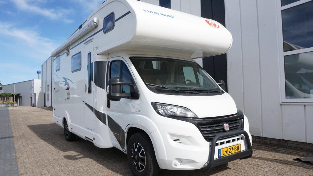 Eura Mobil Activa 690 HB, Caravans en Kamperen, Campers, Luifel, Chemisch toilet, Alkoof, Ringverwarming