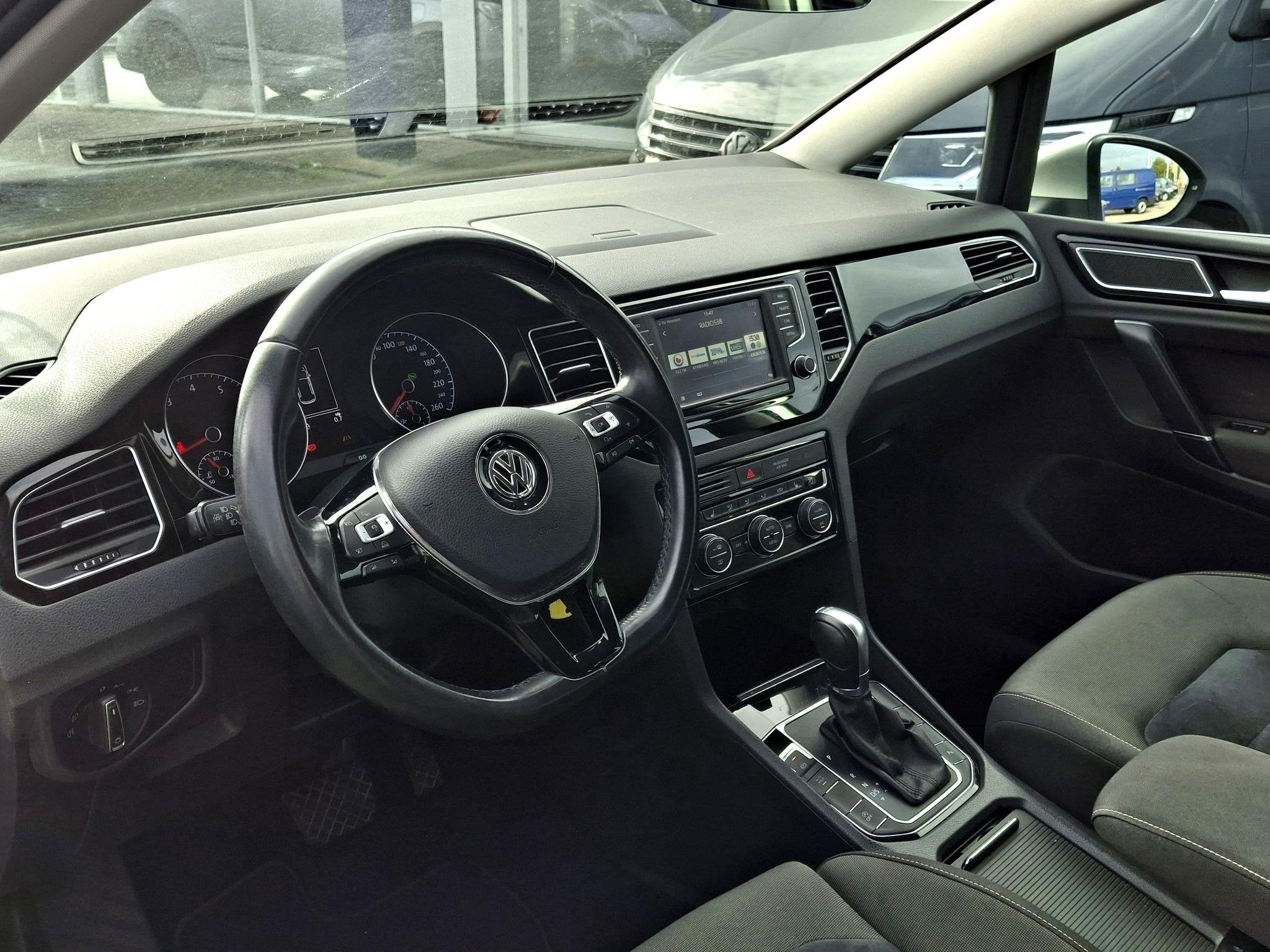 Volkswagen Golf SportsVan