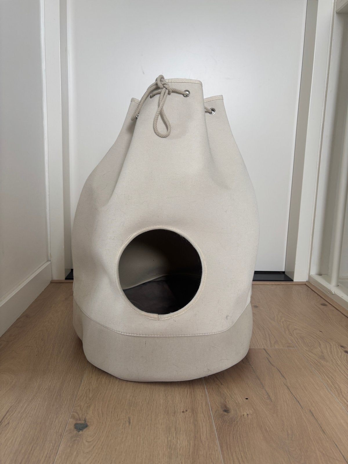 Beige kattenhuis, Dieren en Toebehoren, Ophalen