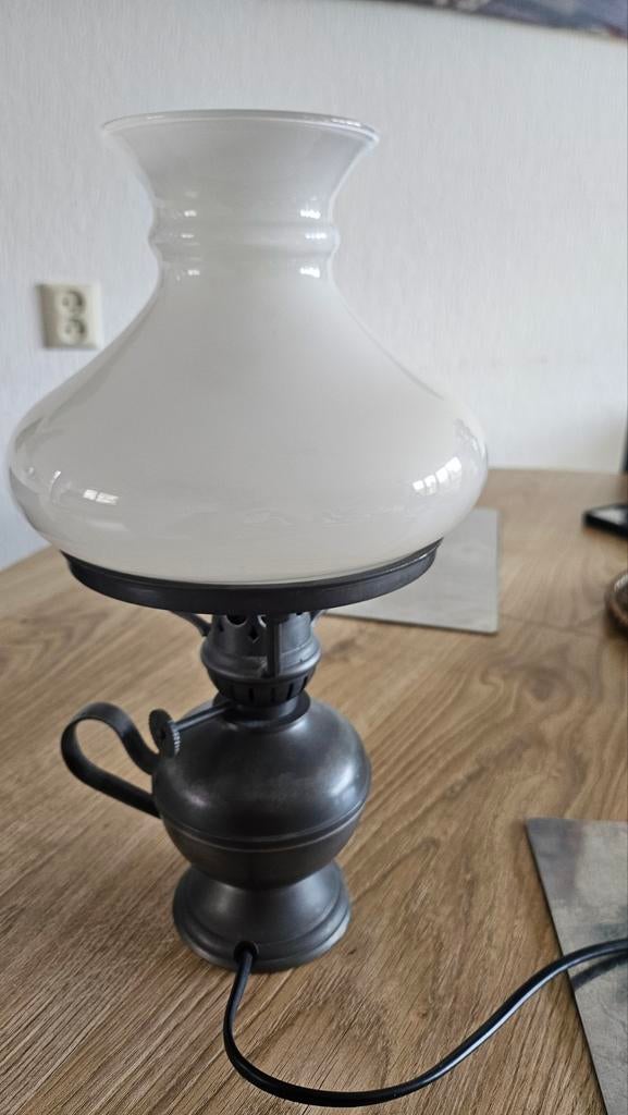 Tinnen olielamp met glazen kap, omgebouwd naar electriciteit, Ophalen of Verzenden, Zo goed als nieuw, Minder dan 50 cm