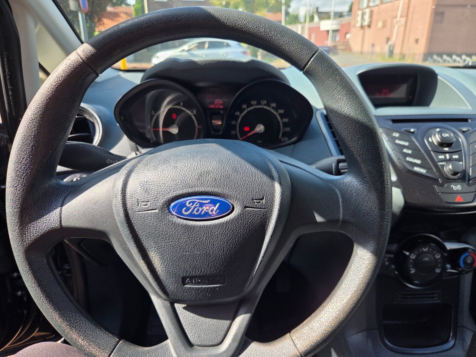 Foto 6 van Ford Fiesta 1.25 44KW 3DR 2009 Zwart