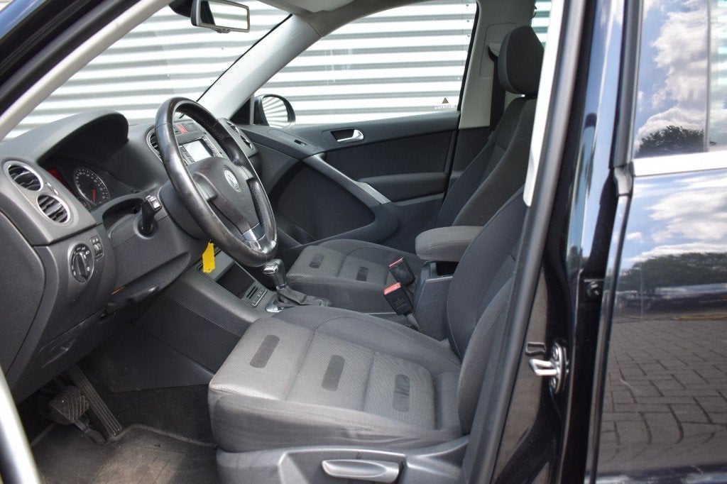Volkswagen TIGUAN 2.0 TSI AUT. SPORT&STYLE 4MOTION / P.DAK /, Auto's, Automaat, 4 cilinders, 1984 cc, Zwart
