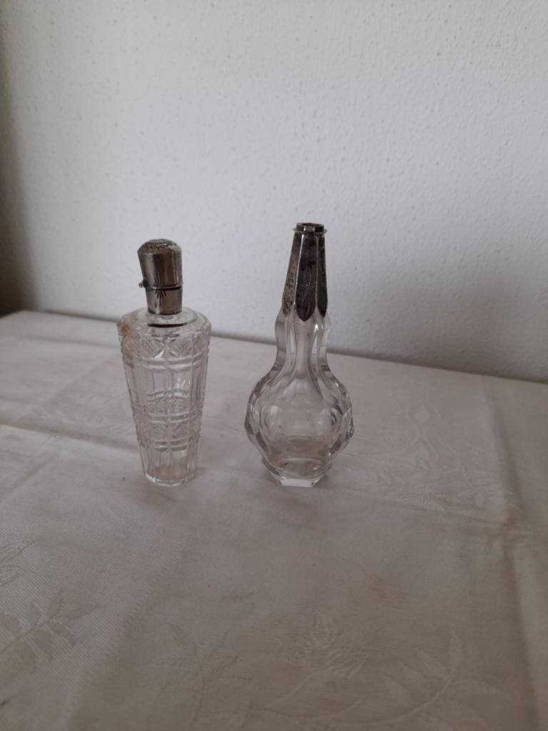 Antieke kristallen parfumflesjes met zilveren dop, Antiek en Kunst, Antiek | Glas en Kristal, Ophalen of Verzenden