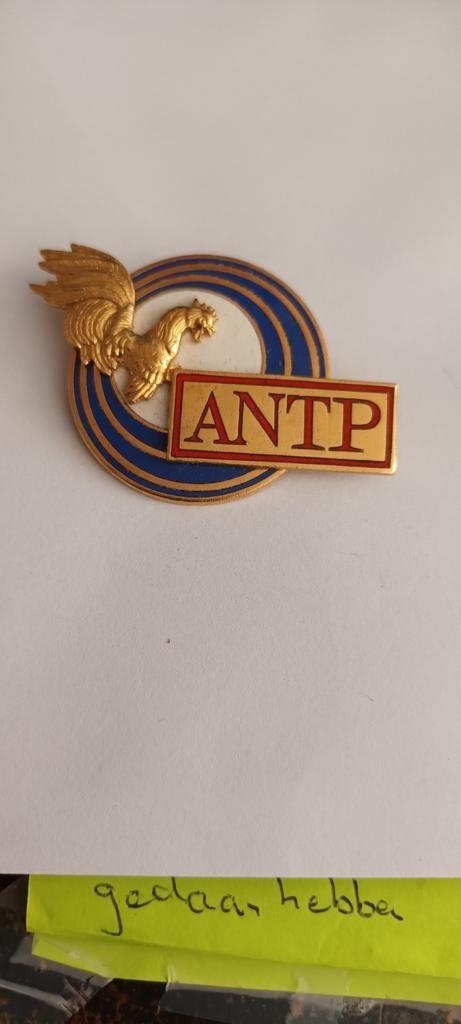 Vintage ANTP Speldje met Haan - Verzamelaarsitem, Ophalen of Verzenden, Gebruikt, Dier of Natuur, Speldje of Pin
