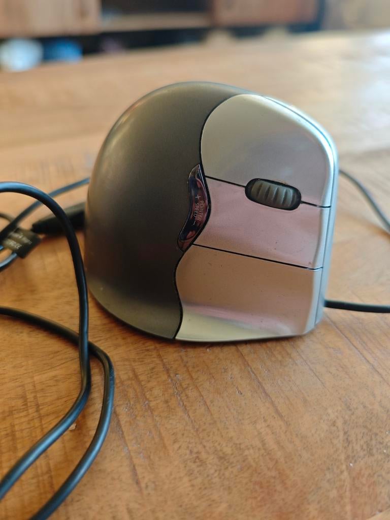 Evoluent verticale muis bedraad ergonomisch RSI CTS, Computers en Software, Muizen, Zo goed als nieuw, Muis, Rechtshandig, Bedraad