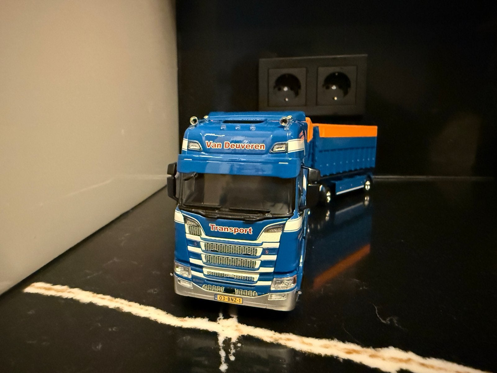 WSI Van Deuveren Houtvezel Scania, Hobby en Vrije tijd, Overige merken, 1:32 tot 1:50, Ophalen of Verzenden, Zo goed als nieuw