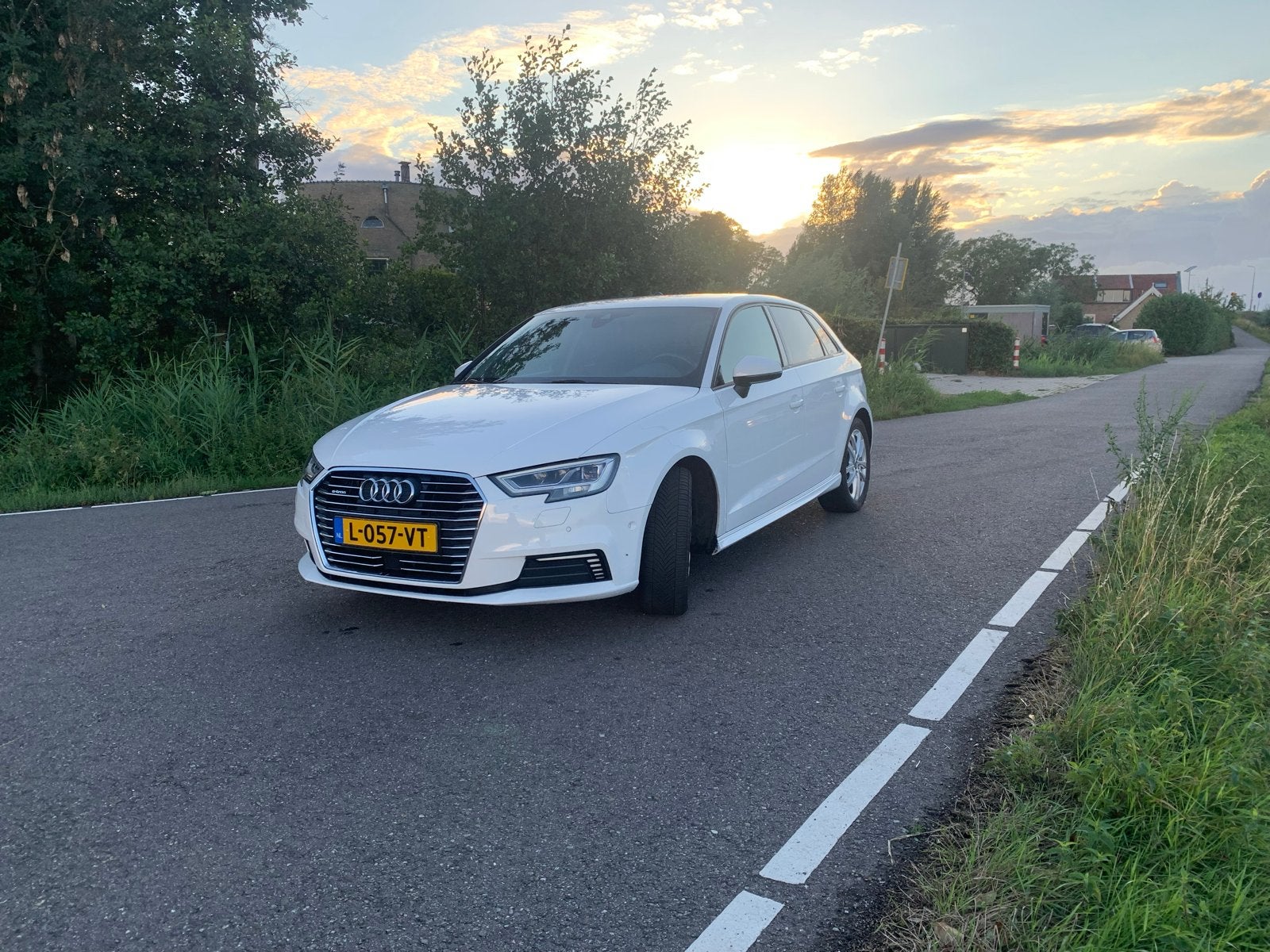 Mooie Audi A3 1.4 Tfsi 204pk E-tron S Tronic 2017 Wit, Auto's, Elektronische parkeerrem, Stof, 4 cilinders, Wit
