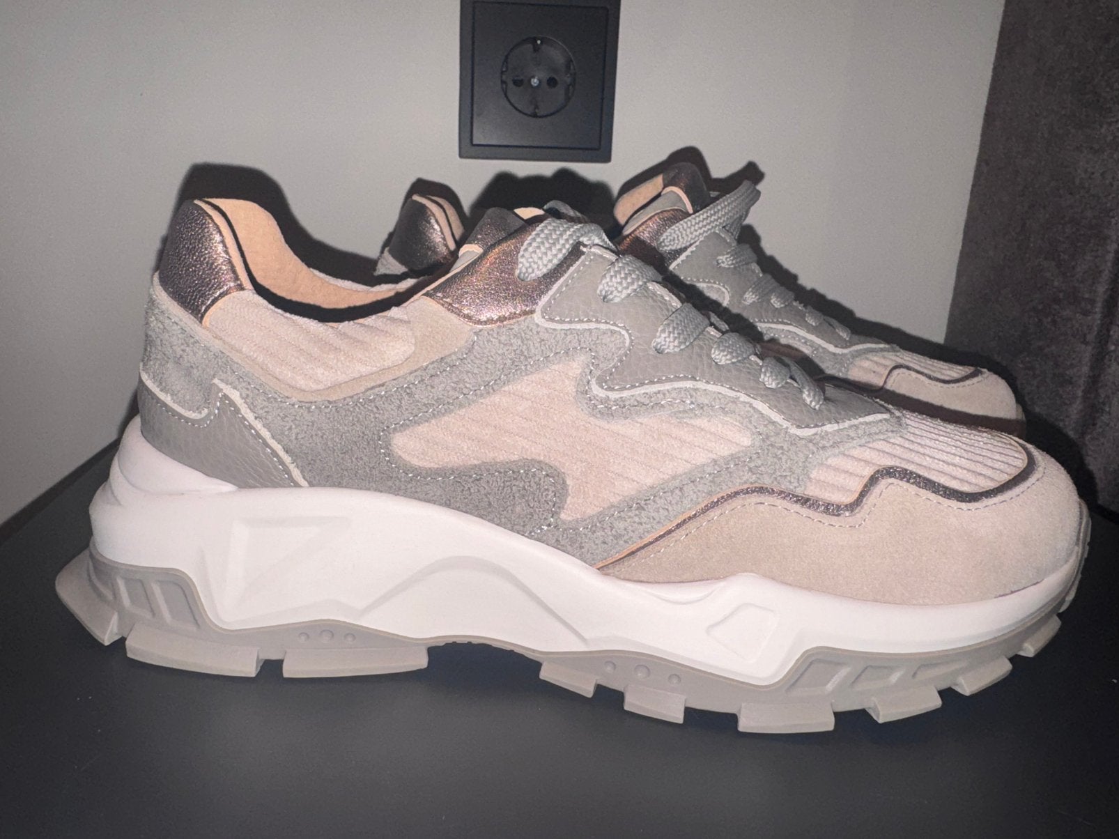 Nieuwe sneakers DW\\RS, Kleding | Dames, Beige, Nieuw, Ophalen of Verzenden, Sneakers of Gympen
