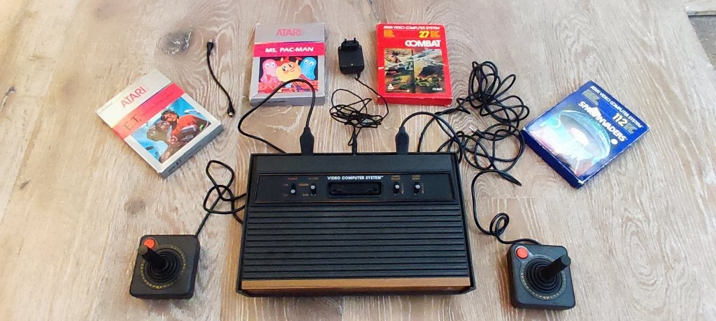 Atari 2600, Spelcomputers en Games, Spelcomputers | Atari, Met games, Met 2 controllers, Ophalen of Verzenden, Zo goed als nieuw