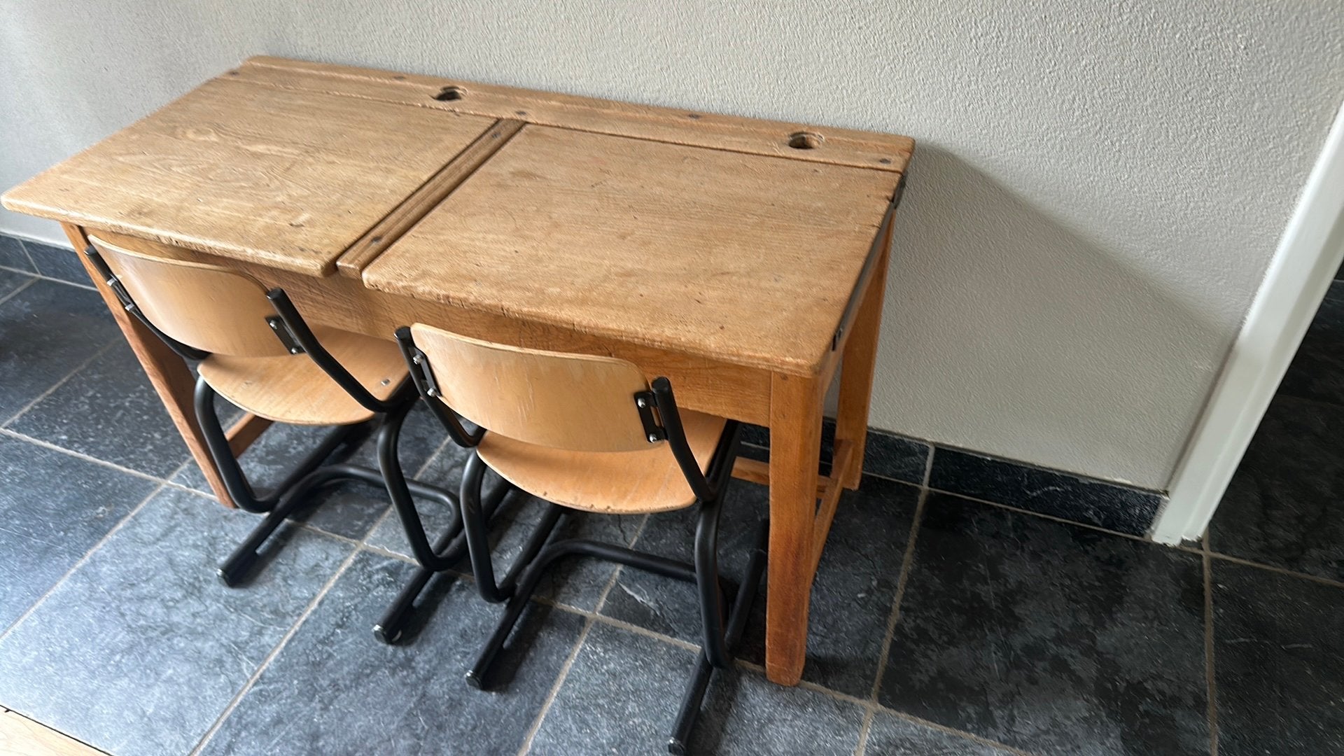 Zeer mooi vintage bureautje met 2 stoeltjes, Huis en Inrichting, Bureaus, Ophalen, Zo goed als nieuw