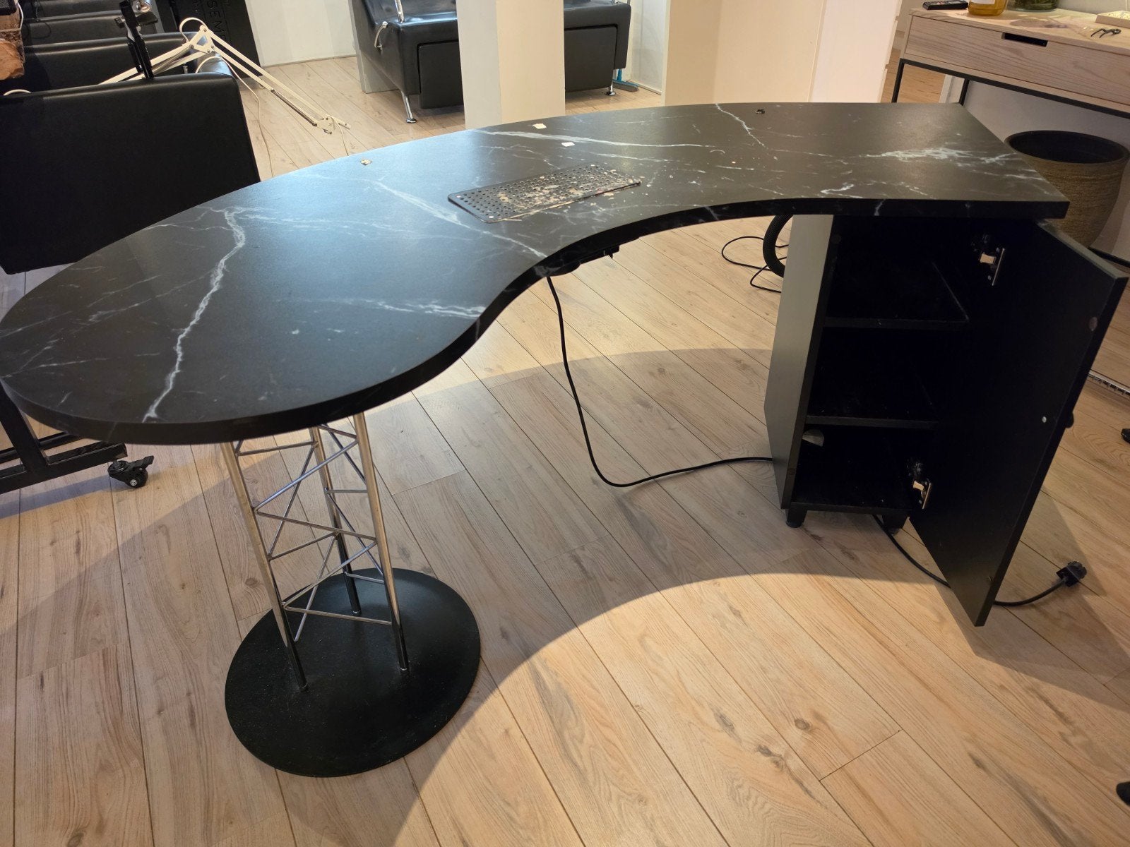 Manicure tafel, Ophalen, Gebruikt