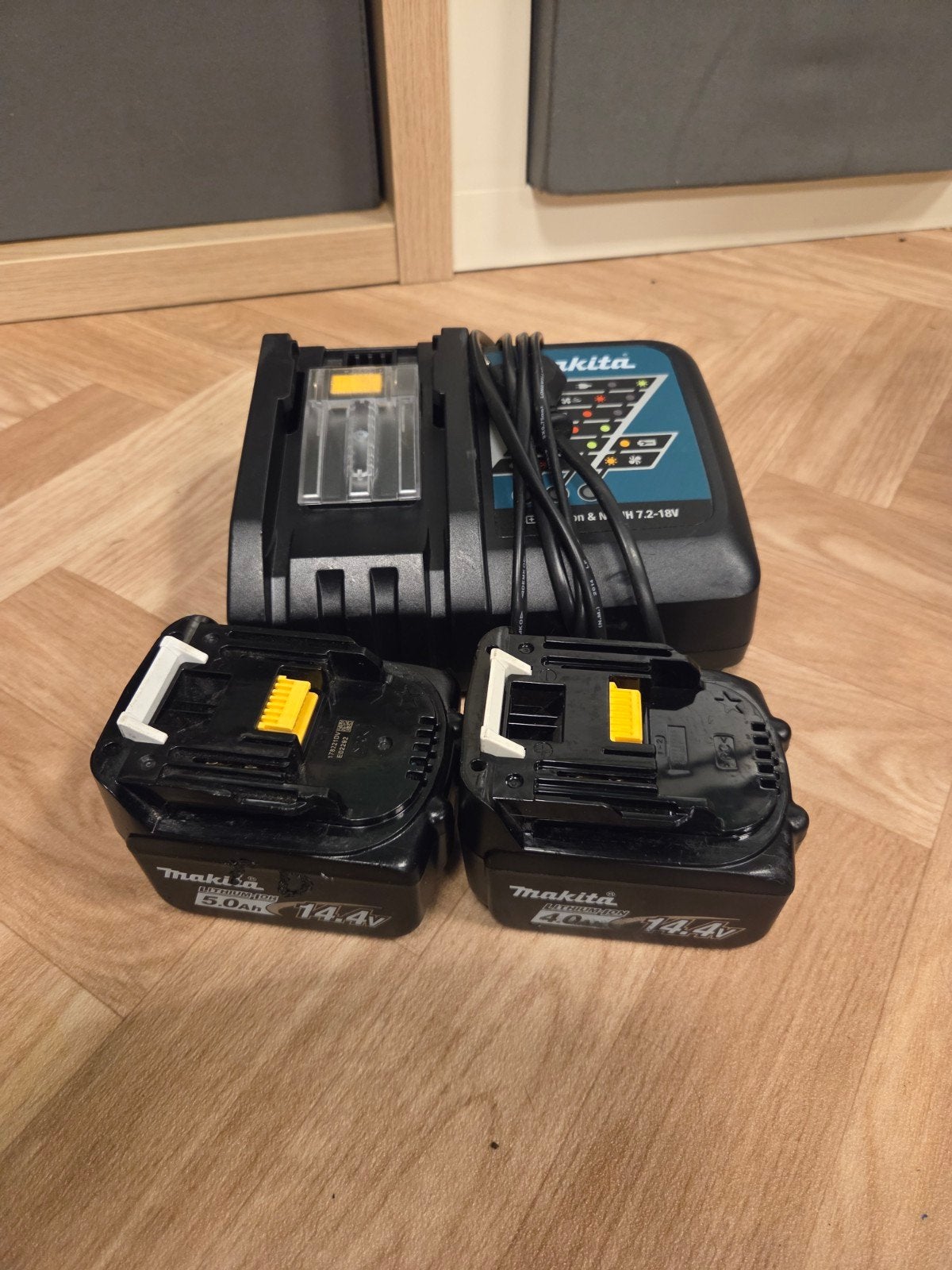 Makita 14V accu set met lader, Gebruikt