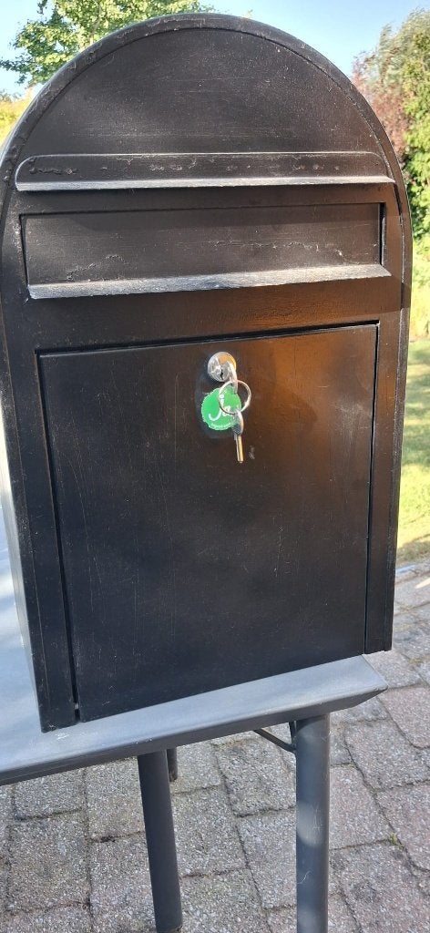 Mooie zwarte Brievenbus met twee sleutels, Ophalen, Gebruikt, IJzer, Wandbrievenbus